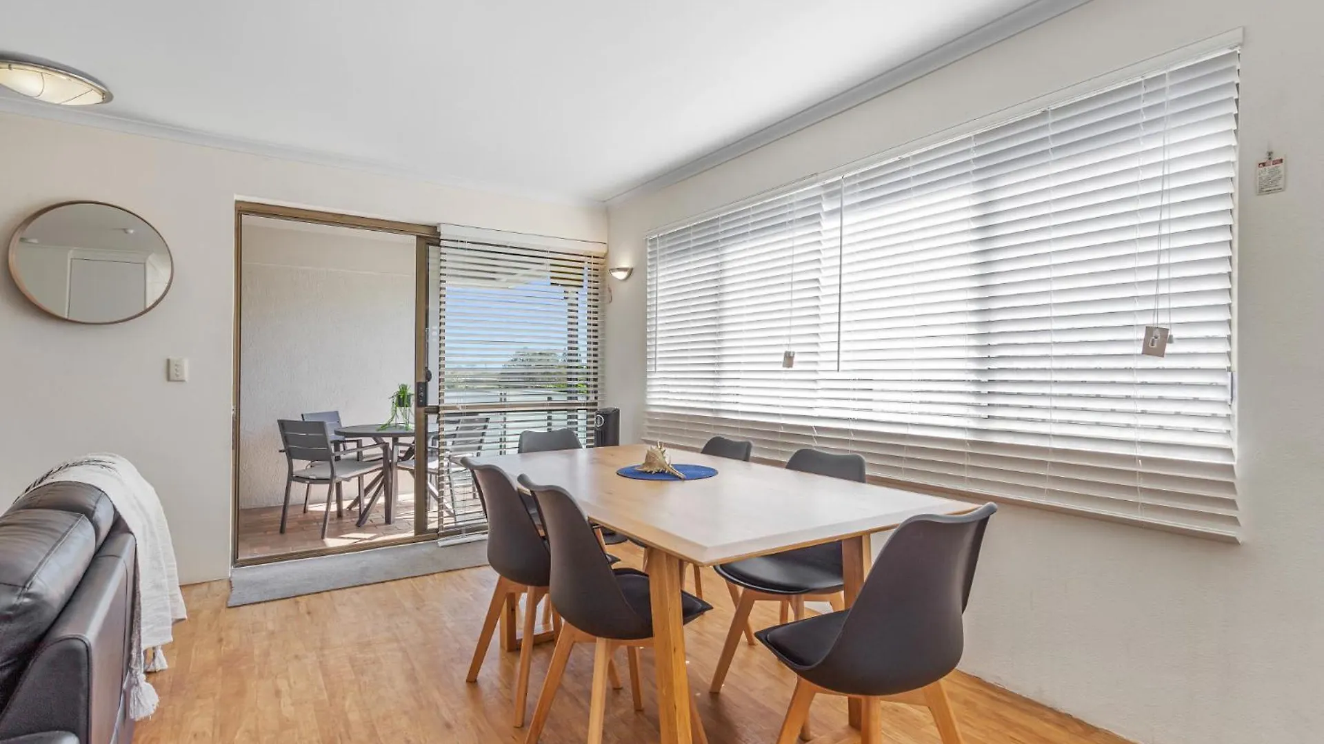 Cosy 2-Bedroom Seaside Unit Steps From Beach Maroochydore Apartament