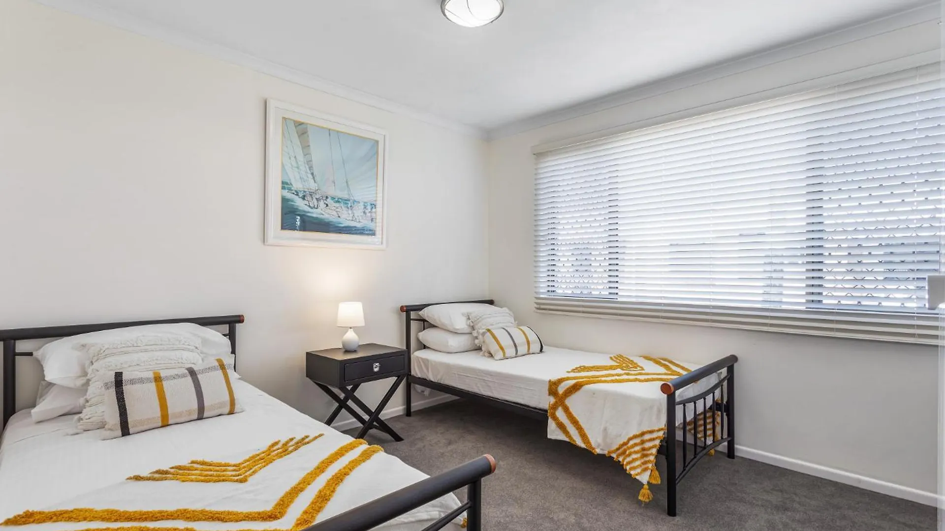 Cosy 2-Bedroom Seaside Unit Steps From Beach Маручидор