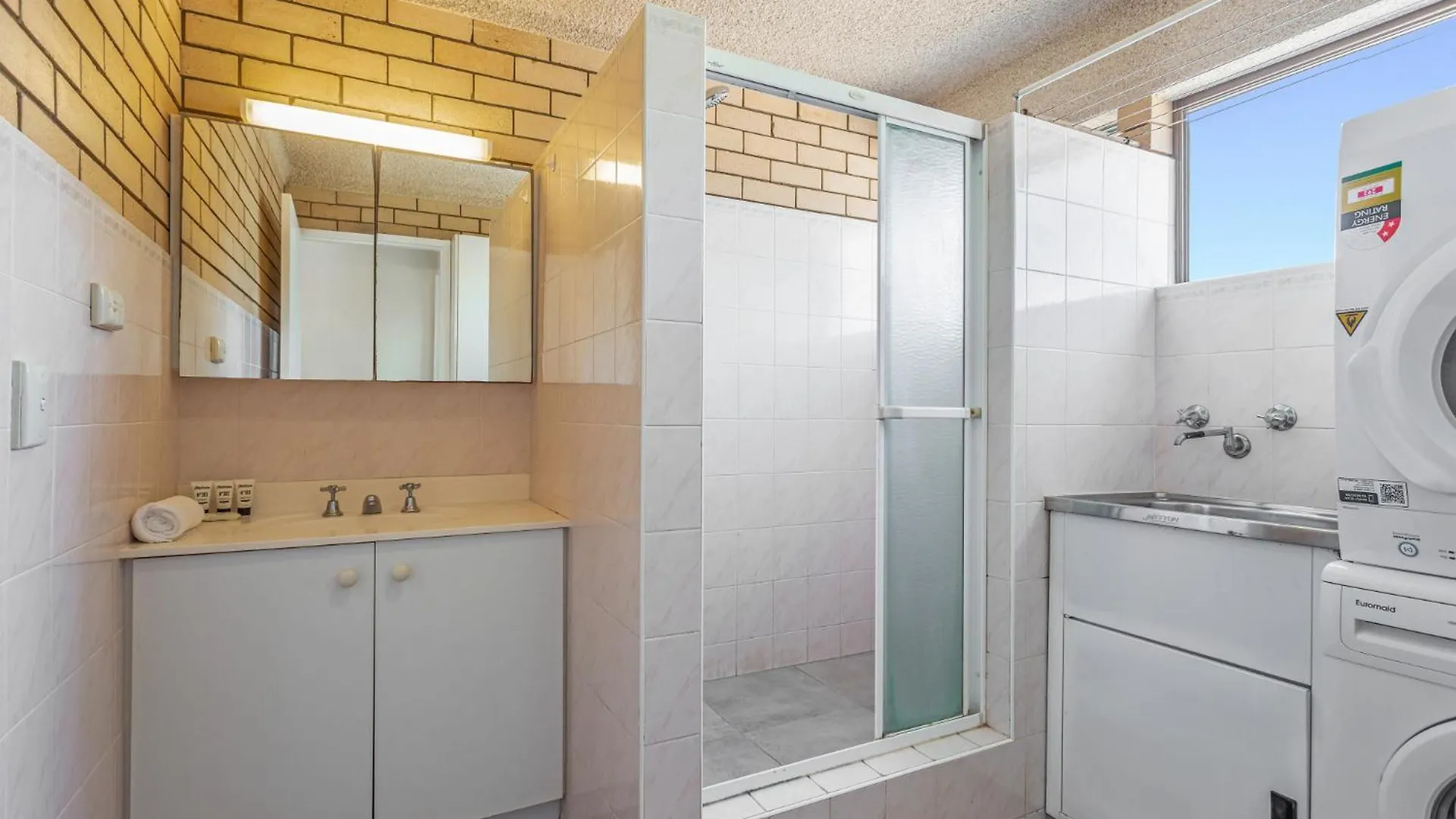 Апартаменты Cosy 2-Bedroom Seaside Unit Steps From Beach Маручидор